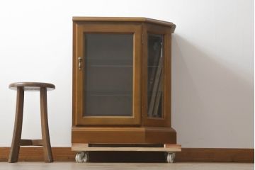 中古　美品　希少な絶版品!!　カリモク　domani(ドマーニ)　PROCEED(プロシード)コレクション　品のある佇まいでお部屋を引き立てるサイドキャビネット(飾り棚、収納棚)(R-073053)