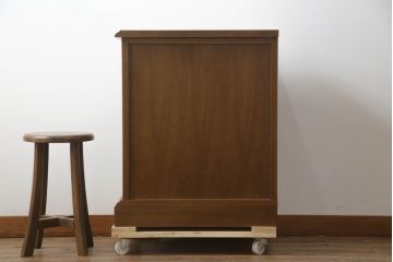 中古　美品　希少な絶版品!!　カリモク　domani(ドマーニ)　PROCEED(プロシード)コレクション　品のある佇まいでお部屋を引き立てるサイドキャビネット(飾り棚、収納棚)(R-073053)