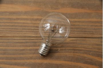 中古　グリーンカラーのガラスシェードが空間のアクセントになるペンダントライト(電笠、天井照明、吊り下げ照明)(R-073054)