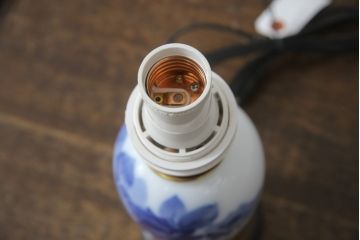 中古　大倉陶園　ブルーローズ　気品ある佇まいが魅力的なテーブルスタンド(ランプスタンド、テーブルライト、卓上照明、薔薇)(R-073081)