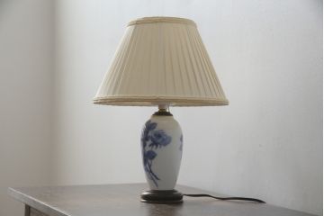 中古　大倉陶園　ブルーローズ　気品ある佇まいが魅力的なテーブルスタンド(ランプスタンド、テーブルライト、卓上照明、薔薇)(R-073081)
