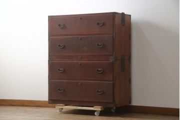和製アンティーク　前面欅(ケヤキ)材　漆塗り　シンプルな造りの重ね時代箪笥(重ね箪笥、時代箪笥、和タンス、衣装たんす、収納箪笥、引き出し)(R-073083)