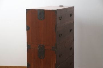 和製アンティーク　前面欅(ケヤキ)材　漆塗り　シンプルな造りの重ね時代箪笥(重ね箪笥、時代箪笥、和タンス、衣装たんす、収納箪笥、引き出し)(R-073083)