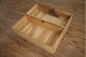 和製アンティーク　前面欅(ケヤキ)材　漆塗り　シンプルな造りの重ね時代箪笥(重ね箪笥、時代箪笥、和タンス、衣装たんす、収納箪笥、引き出し)(R-073083)