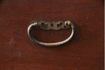 和製アンティーク　前面欅(ケヤキ)材　漆塗り　シンプルな造りの重ね時代箪笥(重ね箪笥、時代箪笥、和タンス、衣装たんす、収納箪笥、引き出し)(R-073083)