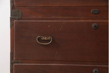 和製アンティーク　前面欅(ケヤキ)材　漆塗り　シンプルな造りの重ね時代箪笥(重ね箪笥、時代箪笥、和タンス、衣装たんす、収納箪笥、引き出し)(R-073083)