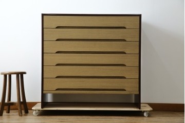 中古　美品　伝統工芸品　箪笥の松本　100巾チェスト　6重　脚付きでモダンな加茂総桐箪笥　定価約44万円　(R-073086)