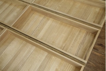 中古　美品　伝統工芸品　箪笥の松本　100巾チェスト　6重　脚付きでモダンな加茂総桐箪笥　定価約44万円　(R-073086)