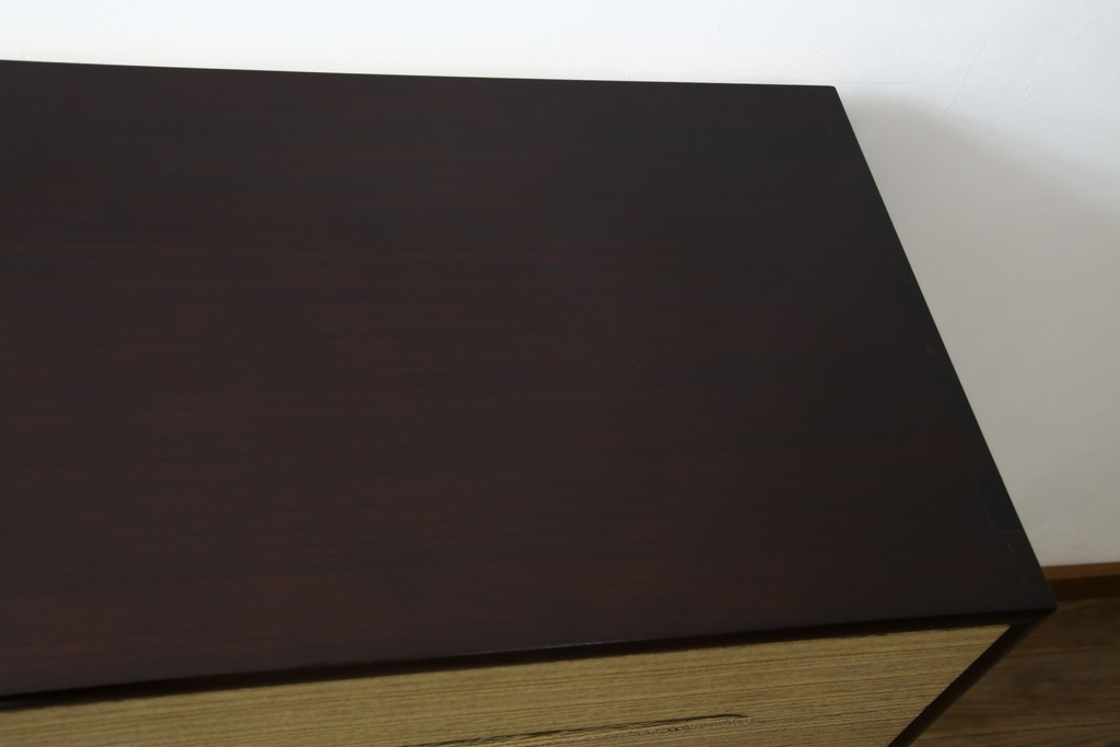 中古　美品　伝統工芸品　箪笥の松本　100巾チェスト　6重　脚付きでモダンな加茂総桐箪笥　定価約44万円　(R-073086)