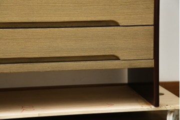 中古　美品　伝統工芸品　箪笥の松本　100巾チェスト　6重　脚付きでモダンな加茂総桐箪笥　定価約44万円　(R-073086)