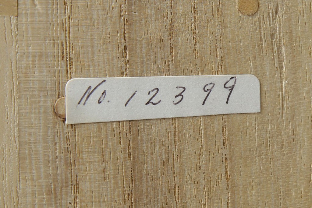 中古　美品　伝統工芸品　箪笥の松本　100巾チェスト　6重　脚付きでモダンな加茂総桐箪笥　定価約44万円　(R-073086)