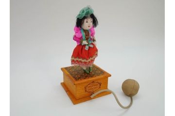 戦前　旧家 蔵出し　当時物　女の子　ポンプ式　レトロな雰囲気漂うダンス人形(踊り子、箱付き)(検索ワード:サクラビスク)(R-073097)