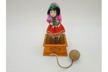 戦前　旧家 蔵出し　当時物　女の子　ポンプ式　レトロな雰囲気漂うダンス人形(踊り子、箱付き)(検索ワード:サクラビスク)(R-073097)