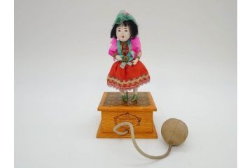 戦前　旧家 蔵出し　当時物　女の子　ポンプ式　レトロな雰囲気漂うダンス人形(踊り子、箱付き)(検索ワード:サクラビスク)(R-073097)