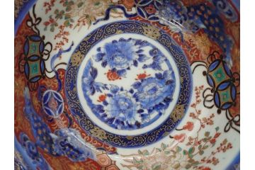 江戸〜明治　冨貴長春　古伊万里　金彩　色絵　染付　約26cm　8.4寸　鮮やかな色合いと迫力のある獅子が目を惹く大鉢(深鉢、和皿、和食器、共箱付き、八寸四分)(R-073099)