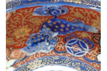 江戸〜明治　冨貴長春　古伊万里　金彩　色絵　染付　約26cm　8.4寸　鮮やかな色合いと迫力のある獅子が目を惹く大鉢(深鉢、和皿、和食器、共箱付き、八寸四分)(R-073099)