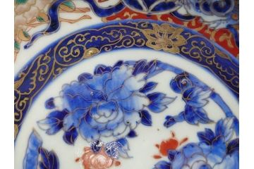 江戸〜明治　冨貴長春　古伊万里　金彩　色絵　染付　約26cm　8.4寸　鮮やかな色合いと迫力のある獅子が目を惹く大鉢(深鉢、和皿、和食器、共箱付き、八寸四分)(R-073099)