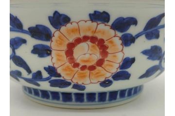 江戸〜明治　冨貴長春　古伊万里　金彩　色絵　染付　約26cm　8.4寸　鮮やかな色合いと迫力のある獅子が目を惹く大鉢(深鉢、和皿、和食器、共箱付き、八寸四分)(R-073099)