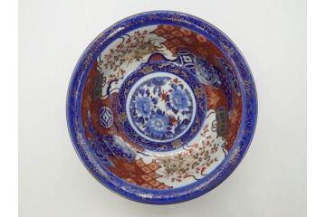 江戸〜明治　冨貴長春　古伊万里　金彩　色絵　染付　約29cm　9.4寸　鮮やかな色合いと迫力のある獅子が目を惹く大鉢(深鉢、和皿、和食器、共箱付き、九寸四分)(R-073100)