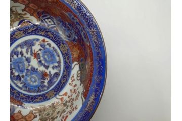 江戸〜明治　冨貴長春　古伊万里　金彩　色絵　染付　約29cm　9.4寸　鮮やかな色合いと迫力のある獅子が目を惹く大鉢(深鉢、和皿、和食器、共箱付き、九寸四分)(R-073100)