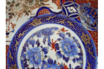 江戸〜明治　冨貴長春　古伊万里　金彩　色絵　染付　約29cm　9.4寸　鮮やかな色合いと迫力のある獅子が目を惹く大鉢(深鉢、和皿、和食器、共箱付き、九寸四分)(R-073100)
