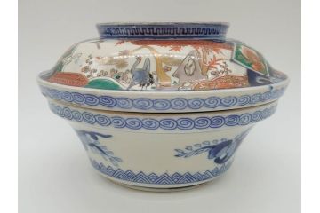 幕末〜明治　古伊万里　色絵　金彩　染付　鶴　約23cm　7.5寸　繊細に描かれた絵柄にこだわりを感じる蓋物(大平、深鉢、深皿、和食器、七寸五分)(R-073101)