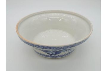 幕末〜明治　古伊万里　色絵　金彩　染付　鶴　約23cm　7.5寸　繊細に描かれた絵柄にこだわりを感じる蓋物(大平、深鉢、深皿、和食器、七寸五分)(R-073101)