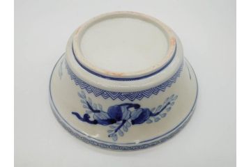 幕末〜明治　古伊万里　色絵　金彩　染付　鶴　約23cm　7.5寸　繊細に描かれた絵柄にこだわりを感じる蓋物(大平、深鉢、深皿、和食器、七寸五分)(R-073101)