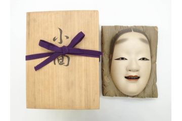 無形文化財　能面師　長澤氏春　木彫　彩色　職人による緻密な彫りが見事な小面(お面、木製、共箱付き)(R-073102)