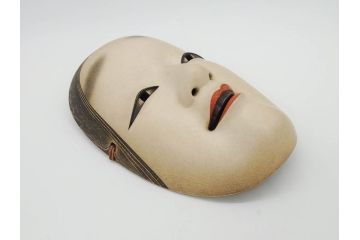 無形文化財　能面師　長澤氏春　木彫　彩色　職人による緻密な彫りが見事な小面(お面、木製、共箱付き)(R-073102)