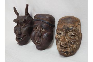 時代物　木製　般若　男面　それぞれ違った表情が魅力的なお面3個セット(神楽面、能面、古面、木彫)(R-073103)