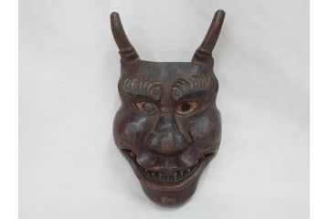 時代物　木製　般若　男面　それぞれ違った表情が魅力的なお面3個セット(神楽面、能面、古面、木彫)(R-073103)
