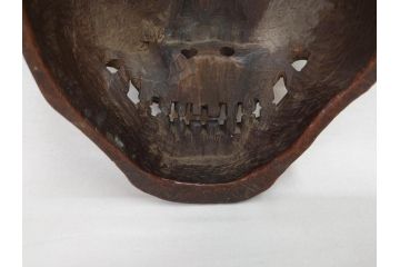 時代物　木製　般若　男面　それぞれ違った表情が魅力的なお面3個セット(神楽面、能面、古面、木彫)(R-073103)