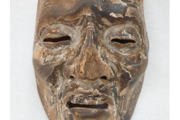 時代物　木製　般若　男面　それぞれ違った表情が魅力的なお面3個セット(神楽面、能面、古面、木彫)(R-073103)