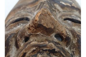 時代物　木製　般若　男面　それぞれ違った表情が魅力的なお面3個セット(神楽面、能面、古面、木彫)(R-073103)