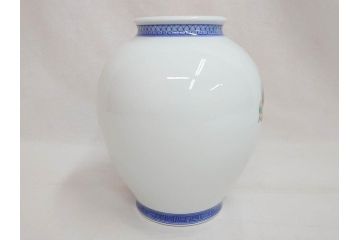 十二代目　酒井田柿右衛門　染錦　真垣柳鳳凰文様　丸形　一つ一つ丁寧に描かれた色絵が美しい花瓶(花器、花入、共箱付き)(R-073109)