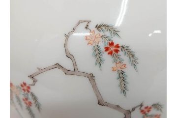 十二代目　酒井田柿右衛門　染錦　真垣柳鳳凰文様　丸形　一つ一つ丁寧に描かれた色絵が美しい花瓶(花器、花入、共箱付き)(R-073109)