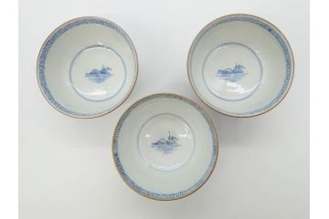 江戸期　伊万里　染付　山水図　約11cm　3.5寸　爽やかな色合いが素敵な蓋付き茶碗3客セット(和食器、三寸五分)(R-073111)