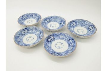 江戸期　伊万里　染付　線描　花唐草　松竹梅文　約10cm　3.3寸　一筆一筆丁寧な職人の絵付けが見事な小皿5枚セット(和皿、和食器、三寸三分)(R-073121)