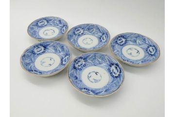 江戸期　伊万里　染付　線描　花唐草　松竹梅文　約10cm　3.2寸　一筆一筆丁寧な職人の絵付けが見事な小皿5枚セット(和皿、和食器、三寸二分)(R-073123)