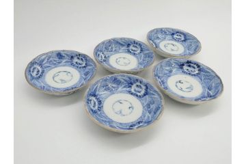 江戸期　伊万里　染付　線描　花唐草　松竹梅文　約10cm　3.2寸　一筆一筆丁寧な職人の絵付けが見事な小皿5枚セット(和皿、和食器、三寸二分)(R-073123)