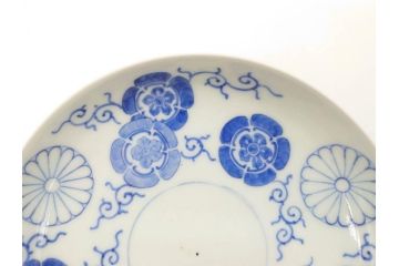 御下賜品　江戸期(安政)　天皇家御紋　菊花紋章　十六八重表菊　染付　丁寧につくられた絵付けが美しい帝皇御召皿(四海唱導、授興、小皿、和皿、和食器、共箱付き)(R-073126)