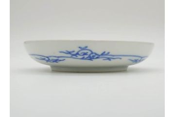 御下賜品　江戸期(安政)　天皇家御紋　菊花紋章　十六八重表菊　染付　丁寧につくられた絵付けが美しい帝皇御召皿(四海唱導、授興、小皿、和皿、和食器、共箱付き)(R-073126)