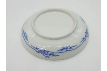 御下賜品　江戸期(安政)　天皇家御紋　菊花紋章　十六八重表菊　染付　丁寧につくられた絵付けが美しい帝皇御召皿(四海唱導、授興、小皿、和皿、和食器、共箱付き)(R-073126)