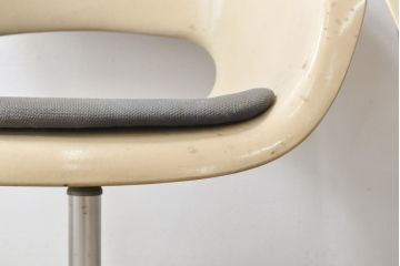 和製アンティーク　昭和レトロ　目を引くデザインが空間のアクセントになるラウンジチェア(イージーチェア、1人掛けソファ、椅子)(R-073135)