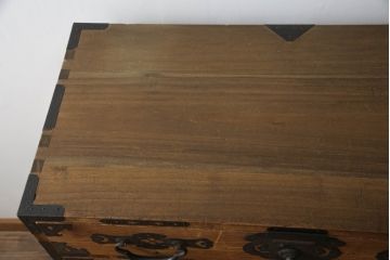 和製アンティーク　上手物!!　総桐(キリ)材　びっしりと施された立派な金具と木味が魅力的!!造りが良い松本衣装箪笥(時代箪笥、整理タンス、収納たんす、総桐箪笥、桐たんす、引き出し、サイドチェスト)(R-073168)