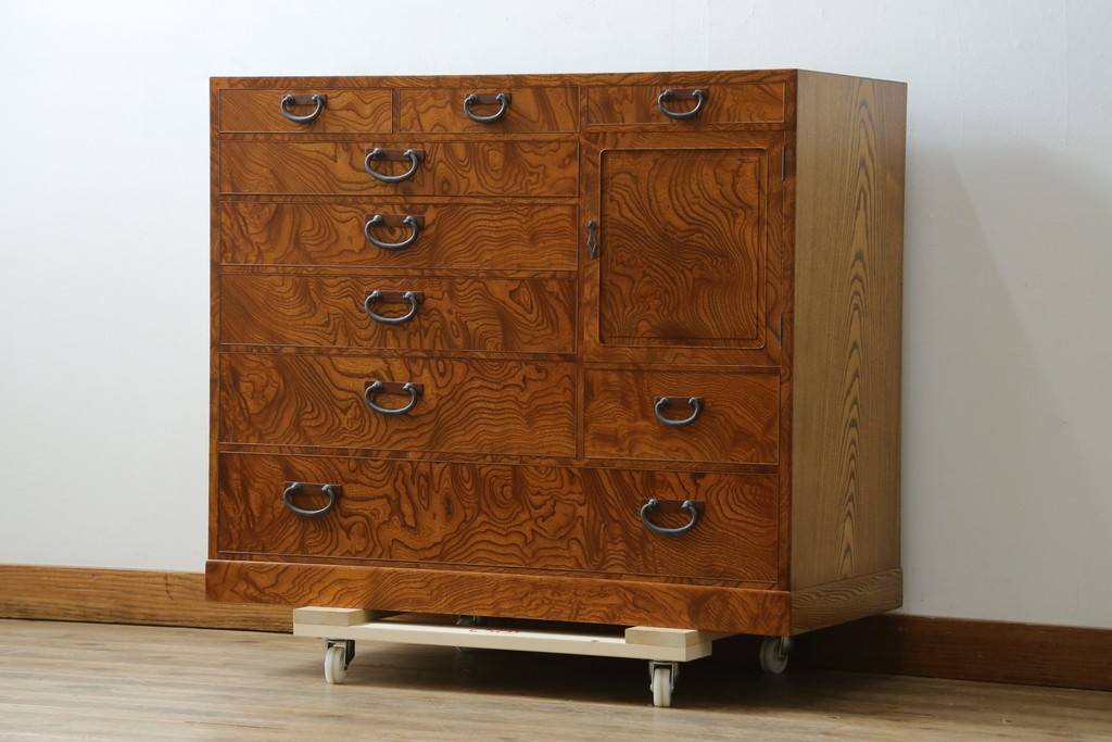 中古　美品　高級品　江戸指物家具　前面欅(ケヤキ)材　側面キハダ材　内部桐材　上品な和の雰囲気漂う引き出し10杯の収納箪笥　定価約140万円　(R-073169)