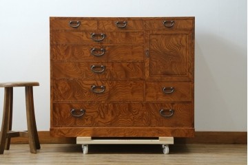 中古　美品　高級品　江戸指物家具　前面欅(ケヤキ)材　側面キハダ材　内部桐材　上品な和の雰囲気漂う引き出し10杯の収納箪笥　定価約140万円　(R-073169)