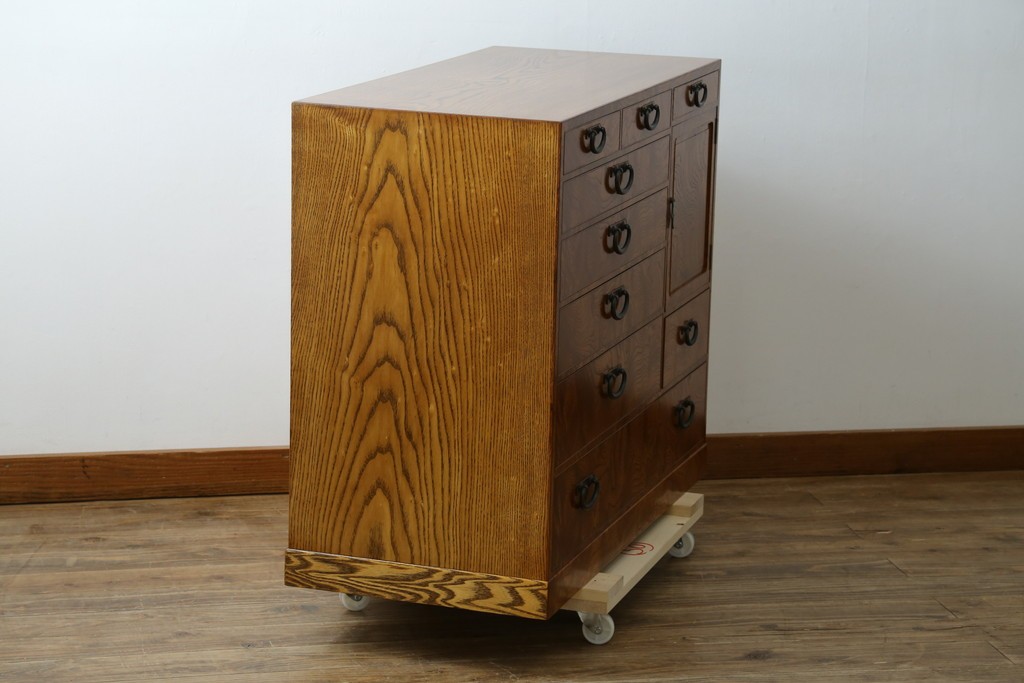 中古　美品　高級品　江戸指物家具　前面欅(ケヤキ)材　側面キハダ材　内部桐材　上品な和の雰囲気漂う引き出し10杯の収納箪笥　定価約140万円　(R-073169)