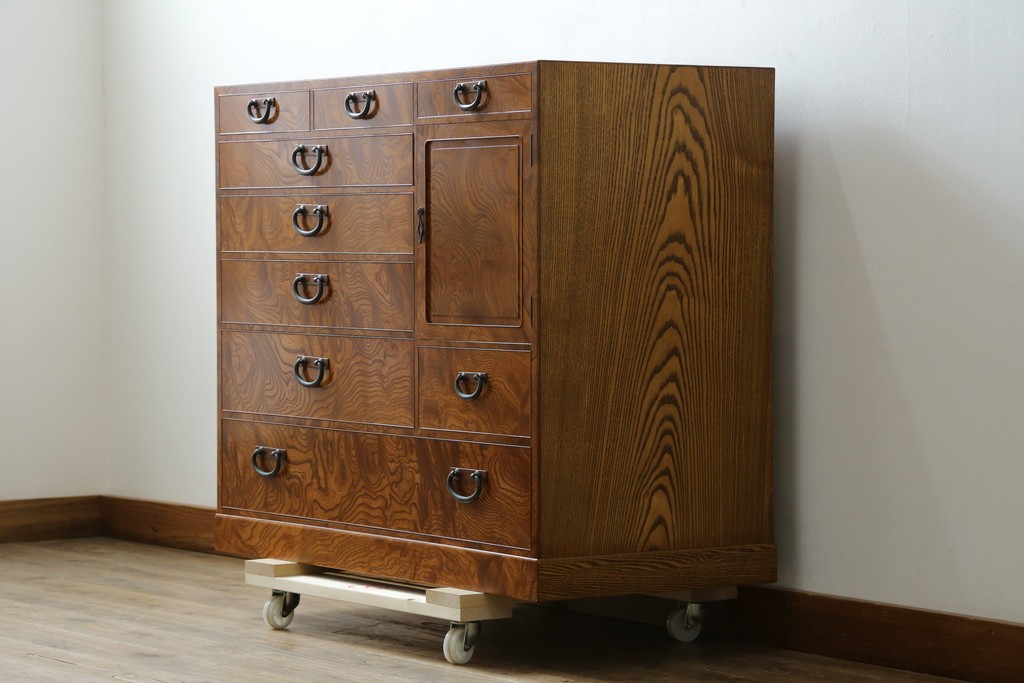 中古　美品　高級品　江戸指物家具　前面欅(ケヤキ)材　側面キハダ材　内部桐材　上品な和の雰囲気漂う引き出し10杯の収納箪笥　定価約140万円　(R-073169)